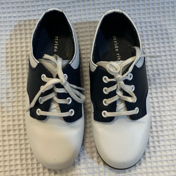 Stride Rite Classic Leather Saddle Shoes Navy and White size 10.5. - Picture 2 of 6